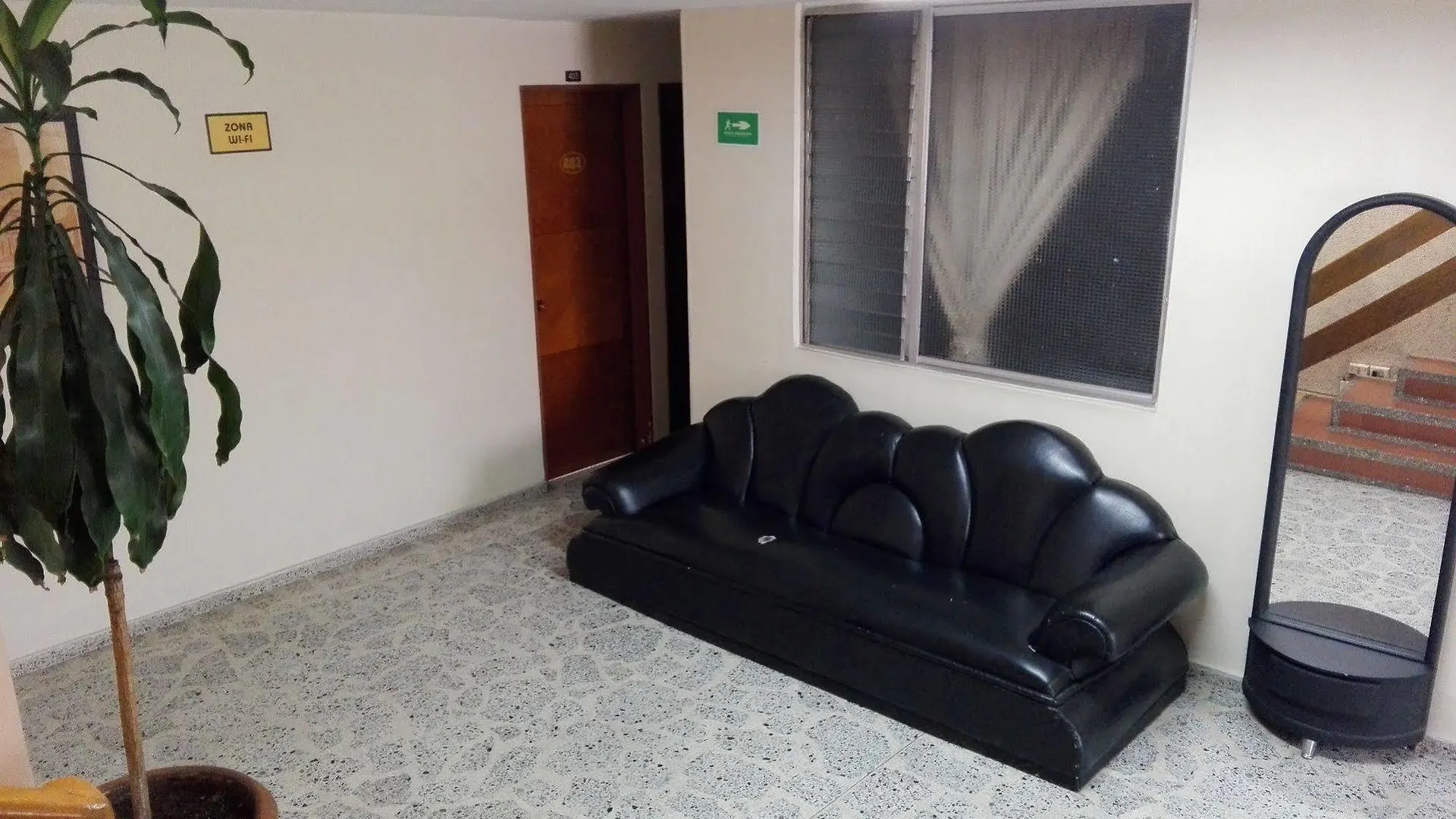 Metro Hotel Medellin 3*,